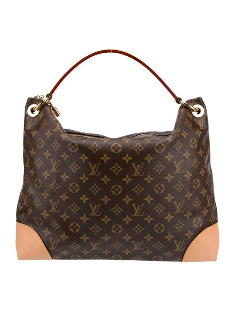 Louis Vuitton 2018 Monogram Berri MM .